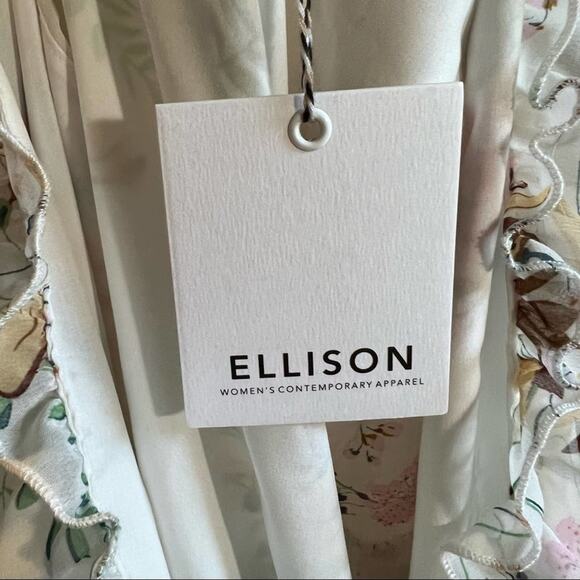 NWT Ellison Floral Romper. Ruffle front with elastic waist. Size small. - Picture 5 of 6